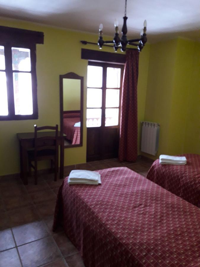 Hotel La Casa Vieja en Valdeón Soto De Valdeon Exterior foto